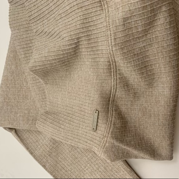 SOLD || Aim’n Leggings - Picture 2 of 6